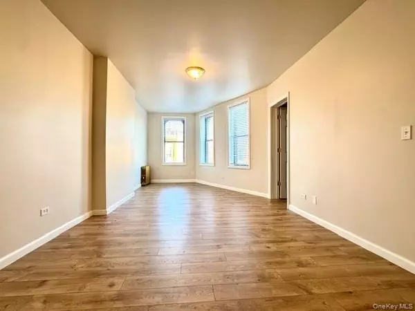 Ridgewood, NY 11385,1691 Linden ST