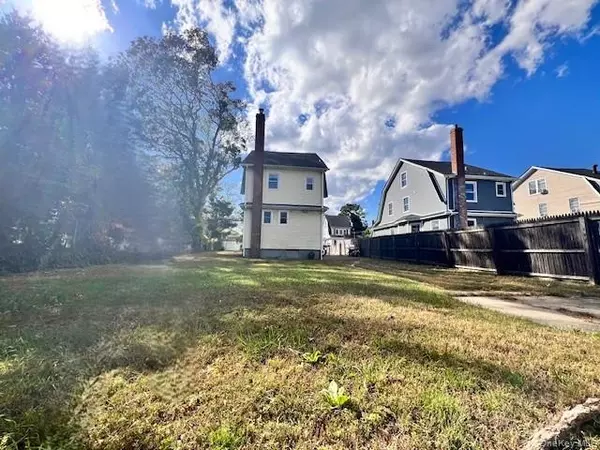 Bay Shore, NY 11706,39 Chapman PL