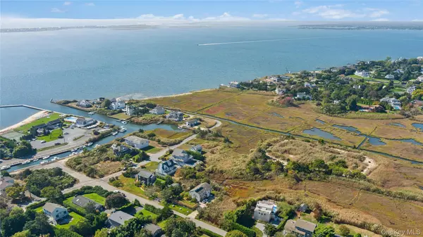 Remsenburg, NY 11960,14 Bayview RD