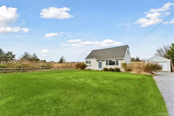 Remsenburg, NY 11960,14 Bayview RD