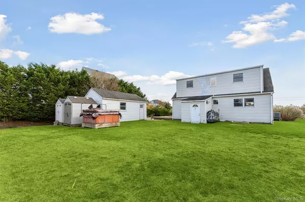 Remsenburg, NY 11960,14 Bayview RD