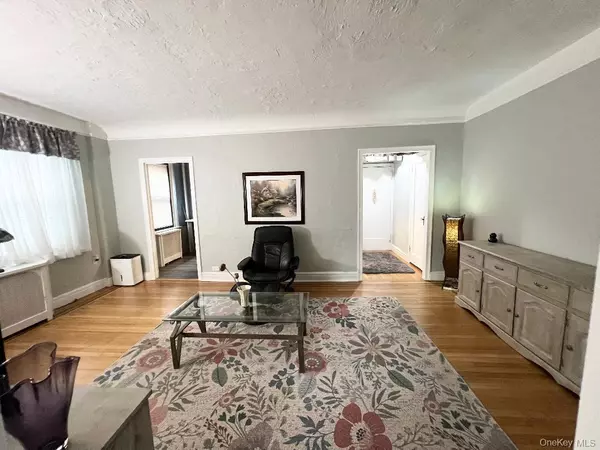 Woodmere, NY 11598,141 Woodmere Blvd #3H