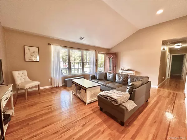 Centereach, NY 11720,59 Hammond LN