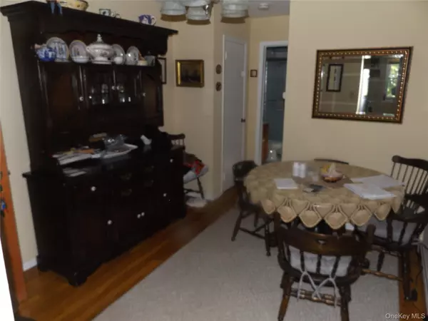 Kings Park, NY 11754,130-2D Church ST #2D
