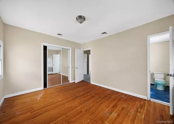 Staten Island, NY 10305,166 JEROME AVE