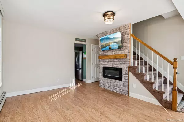 Hicksville, NY 11801,40 Elm ST