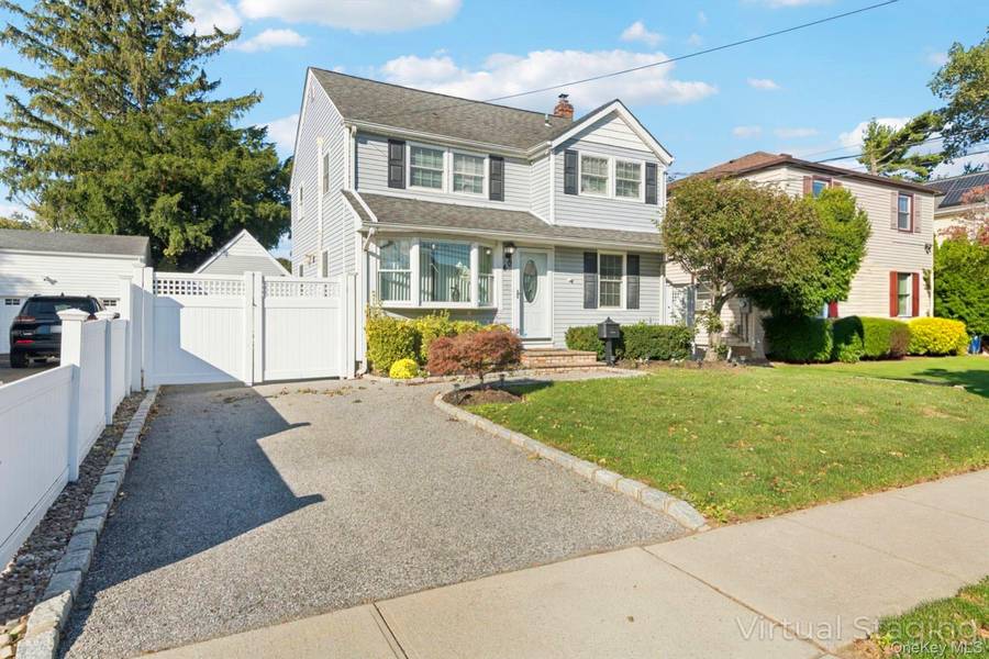 40 Elm ST, Hicksville, NY 11801