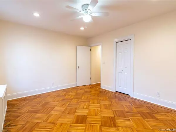 East Elmhurst, NY 11370,25-15 83rd ST