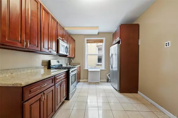 Bronx, NY 10466,3957 Paulding AVE