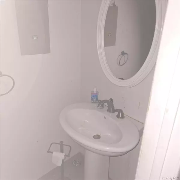 Suffern, NY 10901,73 Lonergan DR