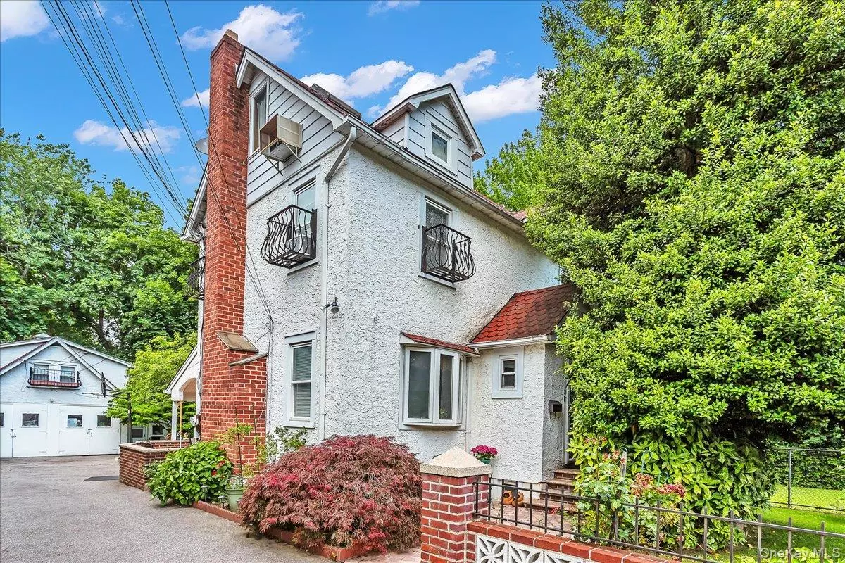Great Neck, NY 11024,21 Hayden AVE