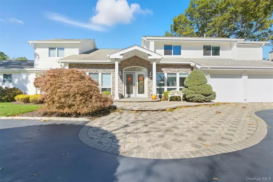 28 Annandale RD, Commack, NY 11725