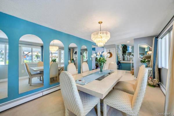 Lake Grove, NY 11755,23 Longstreet DR