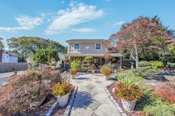 Lake Grove, NY 11755,23 Longstreet DR