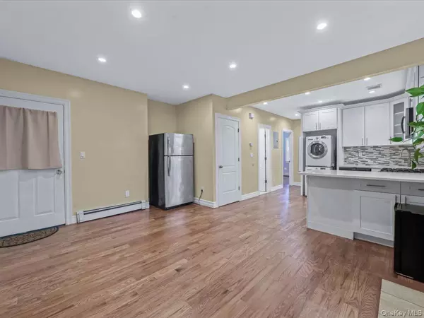 Jamaica, NY 11412,10437 205th PL