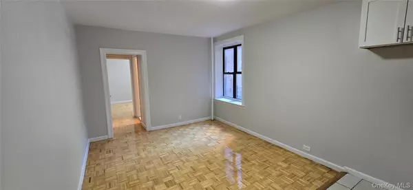 Bronx, NY 10462,2199 Holland AVE #GL