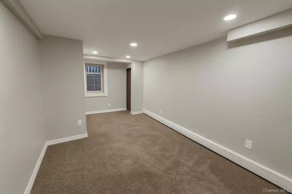 Selden, NY 11784,7 Paul DR