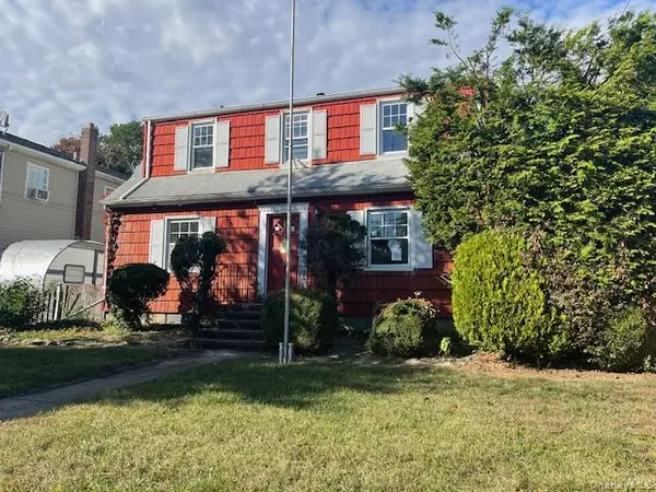 163 Massachusetts AVE, Massapequa, NY 11758