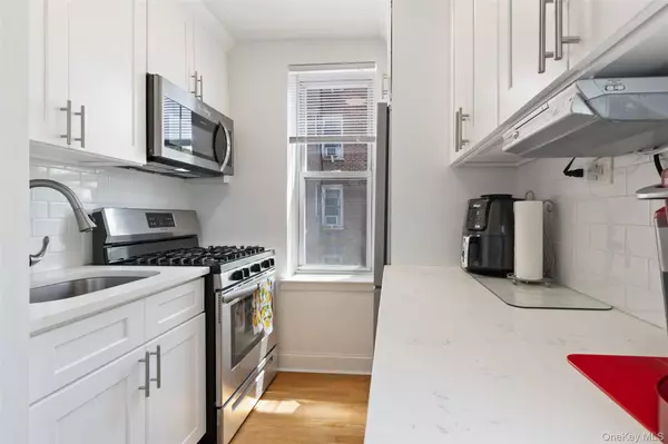 205 E 238th ST #2C, Bronx, NY 10470