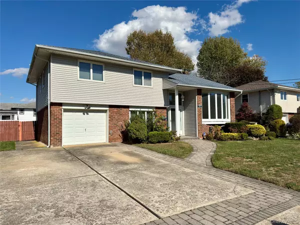 Massapequa Park, NY 11762,316 Violet ST