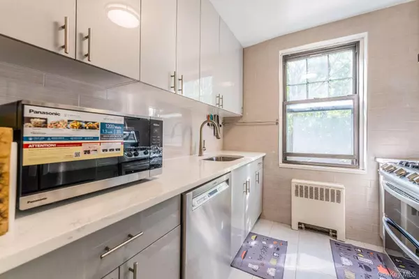 Flushing, NY 11367,69-43 Park DR #B