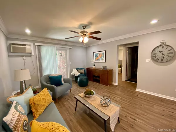 Bohemia, NY 11716,1314 Smithtown AVE #20B