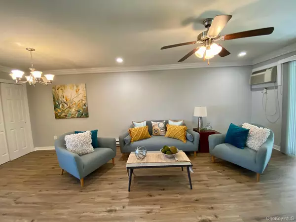 Bohemia, NY 11716,1314 Smithtown AVE #20B