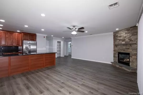 South Setauket, NY 11720,23 Neal #23