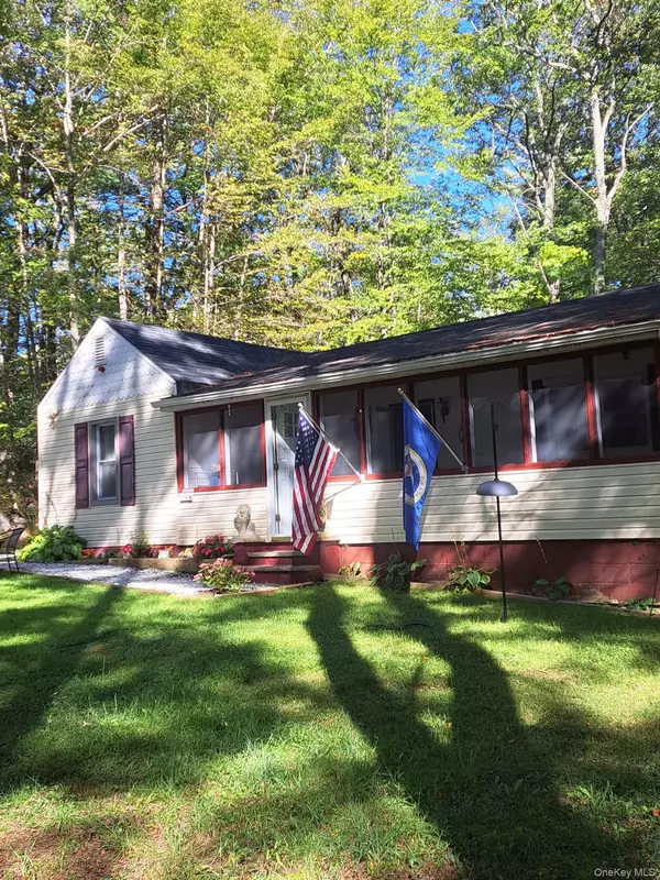6 Hoeppner DR, Wurtsboro, NY 12790