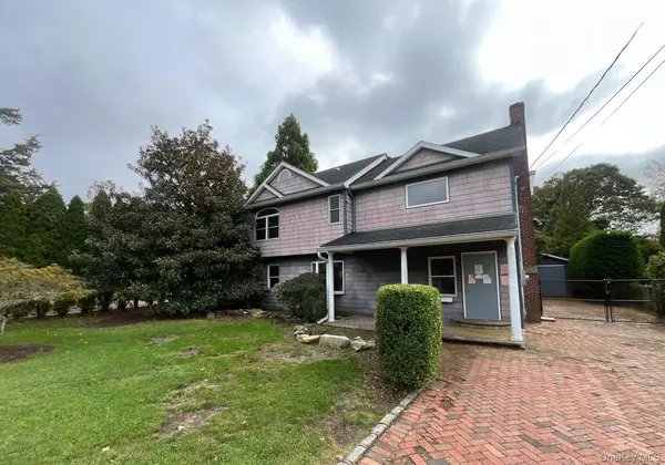 34 Woodberry RD, East Patchogue, NY 11772