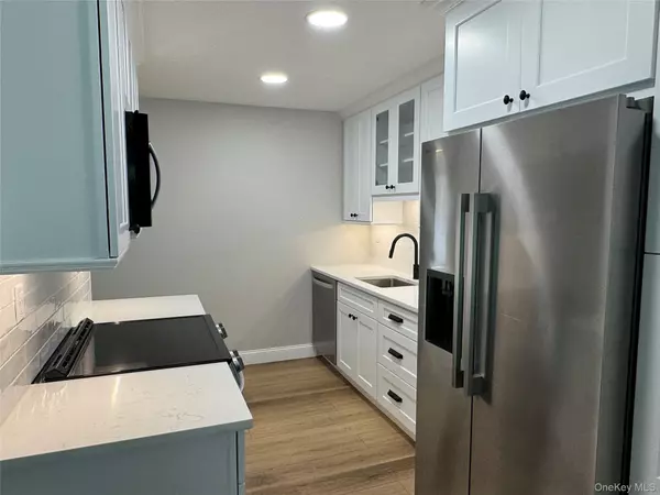 Ridge, NY 11961,280 Berwick CT #A