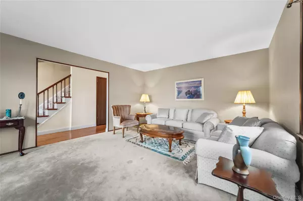 Yonkers, NY 10703,25 Meadowbrook PL