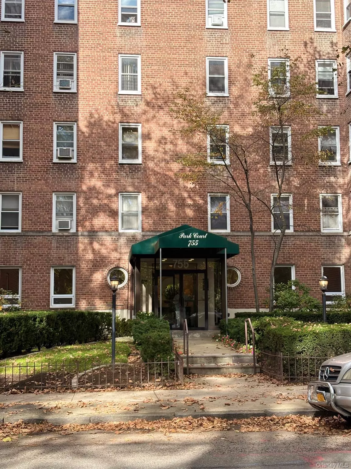 Bronxville, NY 10708,755 Bronx River RD #6E