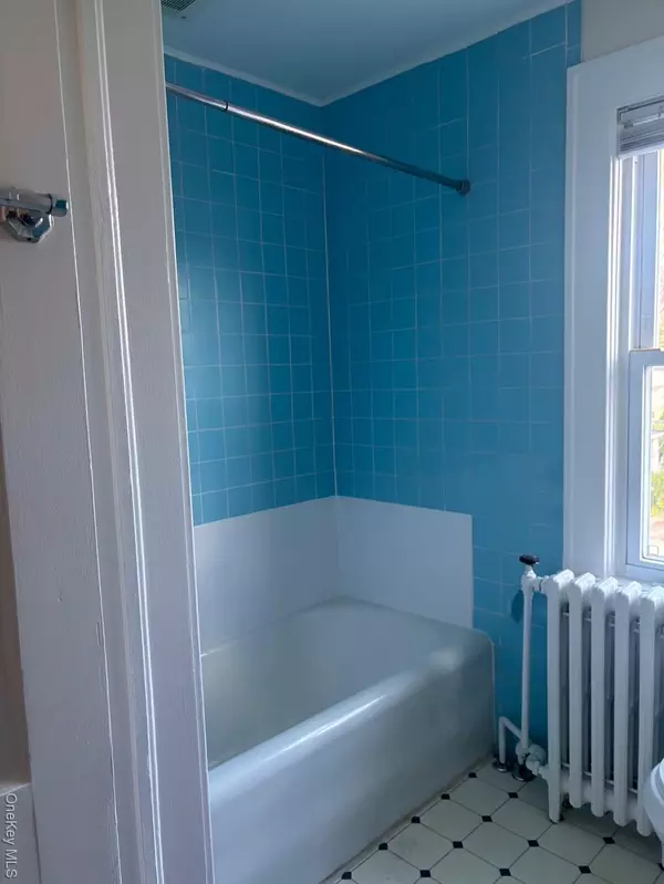 Glen Cove, NY 11542,15 Miller ST #15A Lower