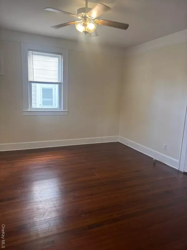 15 Miller ST #15B Upper, Glen Cove, NY 11542