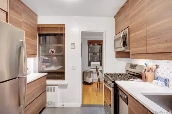 Forest Hills, NY 11375,105-30 66th AVE #3E