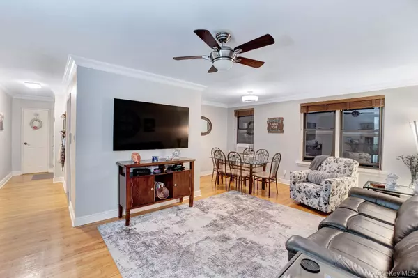 105-30 66th AVE #3E, Forest Hills, NY 11375