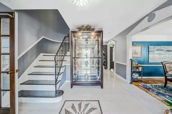 Coram, NY 11727,28 Winfield Davis DR