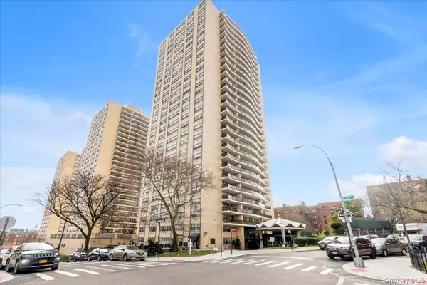 102-10 66th RD #18G, Forest Hills, NY 11375