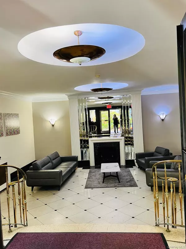 Forest Hills, NY 11375,67-35 Yellowstone BLVD #7E