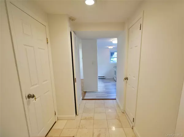Port Washington, NY 11050,2 Dunes LN #Lower Level