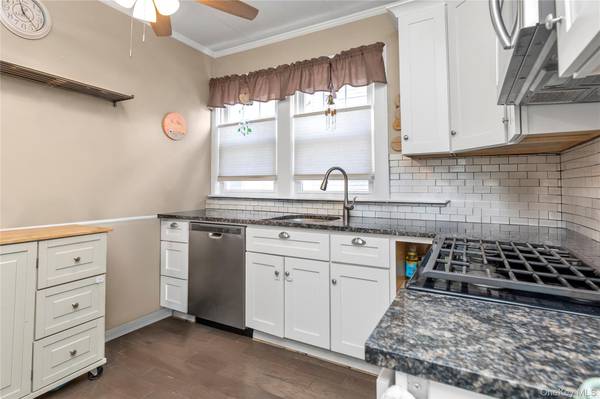 Lynbrook, NY 11563,127 Smith ST