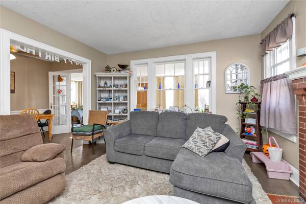 Lynbrook, NY 11563,127 Smith ST