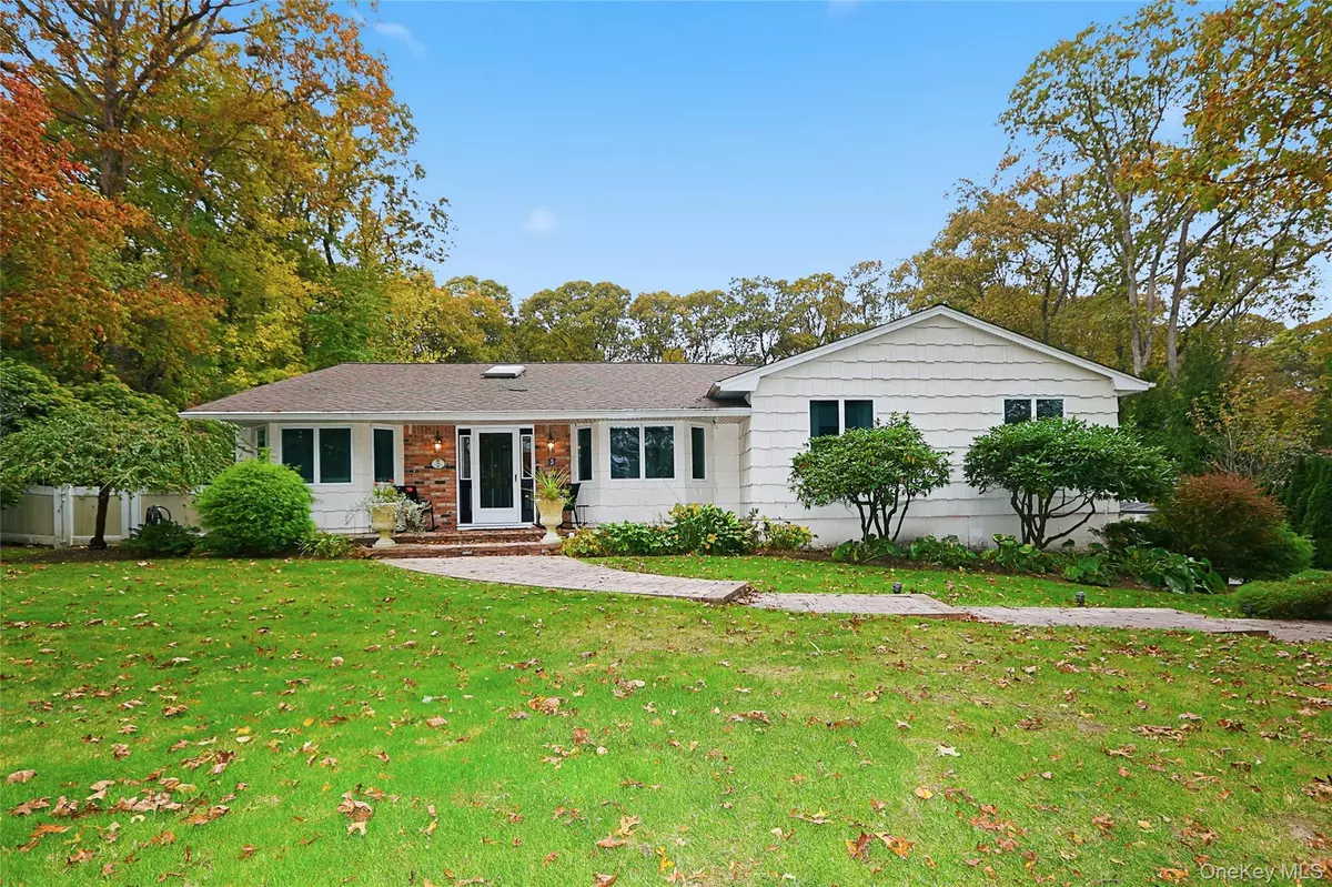 Huntington, NY 11743,5 Fieldway CT