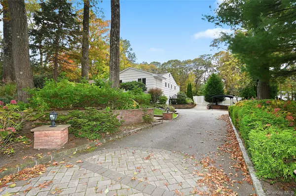 Huntington, NY 11743,5 Fieldway CT