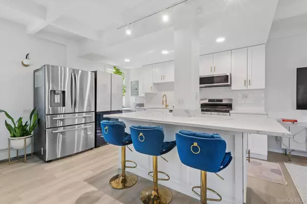 Briarwood, NY 11435,147-35 Village RD #35B