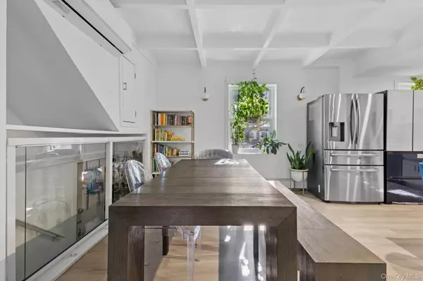 Briarwood, NY 11435,147-35 Village RD #35B