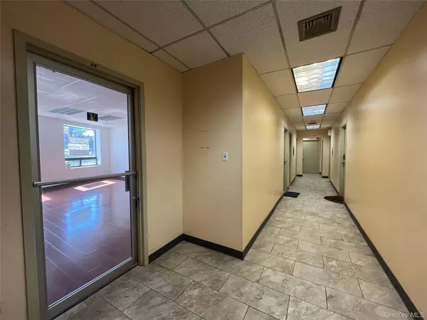 Little Neck, NY 11362,251-11 Northern Blvd #2E