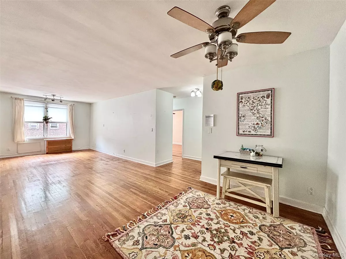 Bronxville, NY 10708,804 Bronx River Rd RD #4G