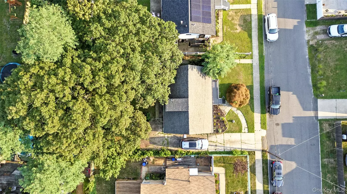 West Babylon, NY 11704,111 Sherbrooke RD